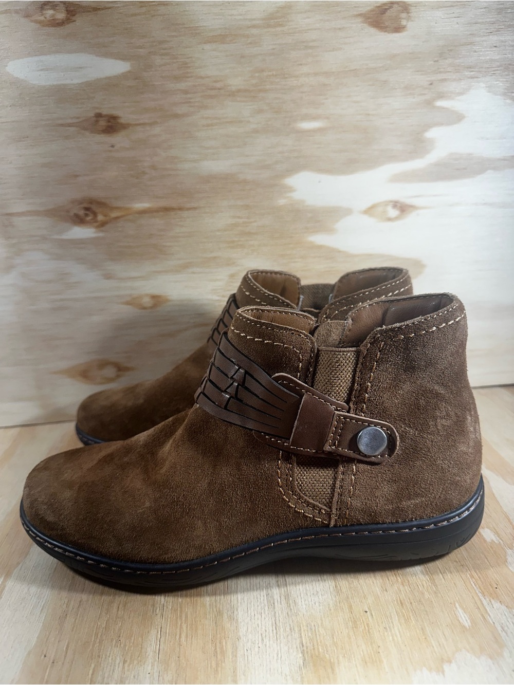 Earth Synal Brown Suede Ankle Boots Women’s Size 9.5